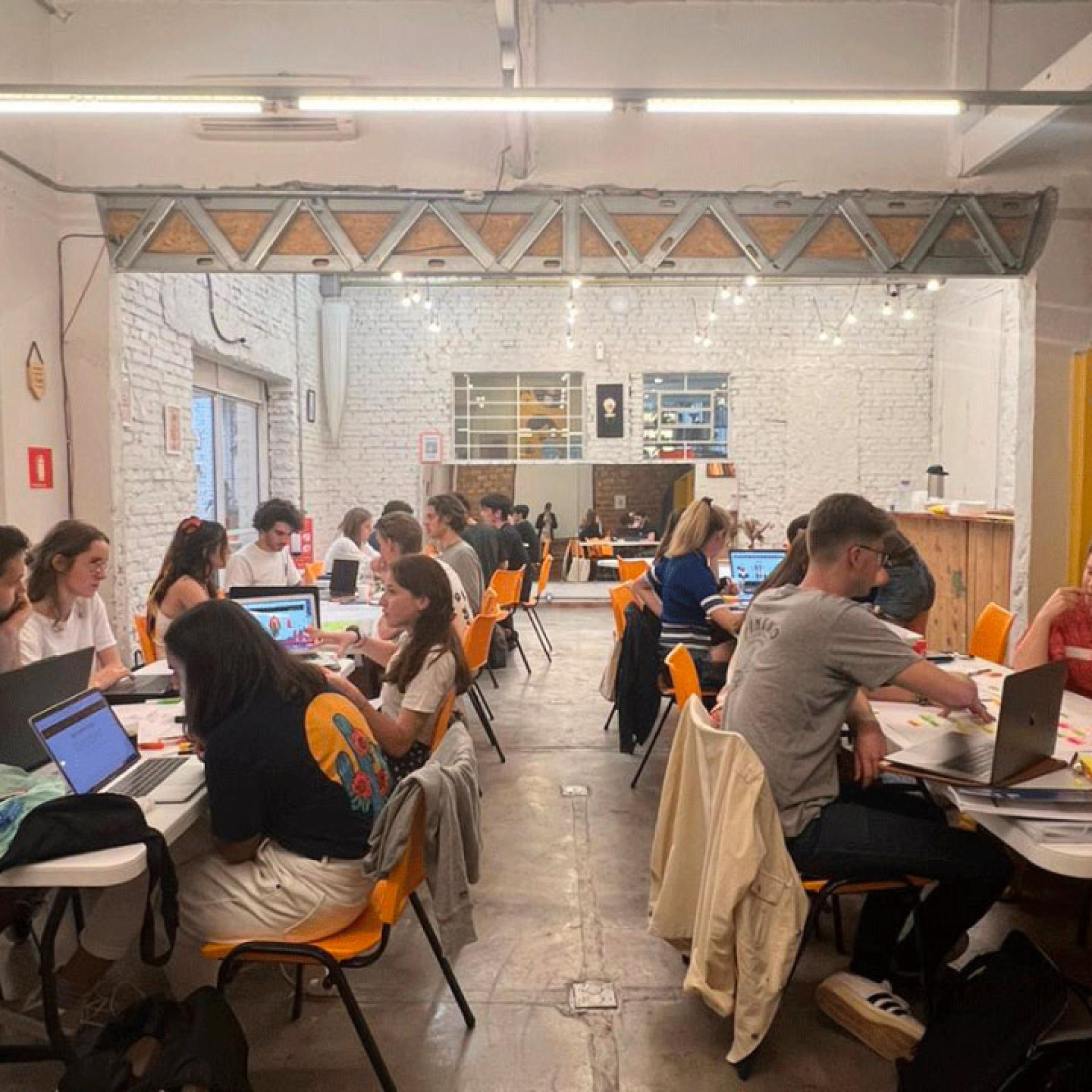 WorksWorkshop - Photo credit: Jules Riché, Brazil Studio educational coordinatorhop - Crédit photo : Jules Riché, coordinateur pédagogique du Brazil Studio