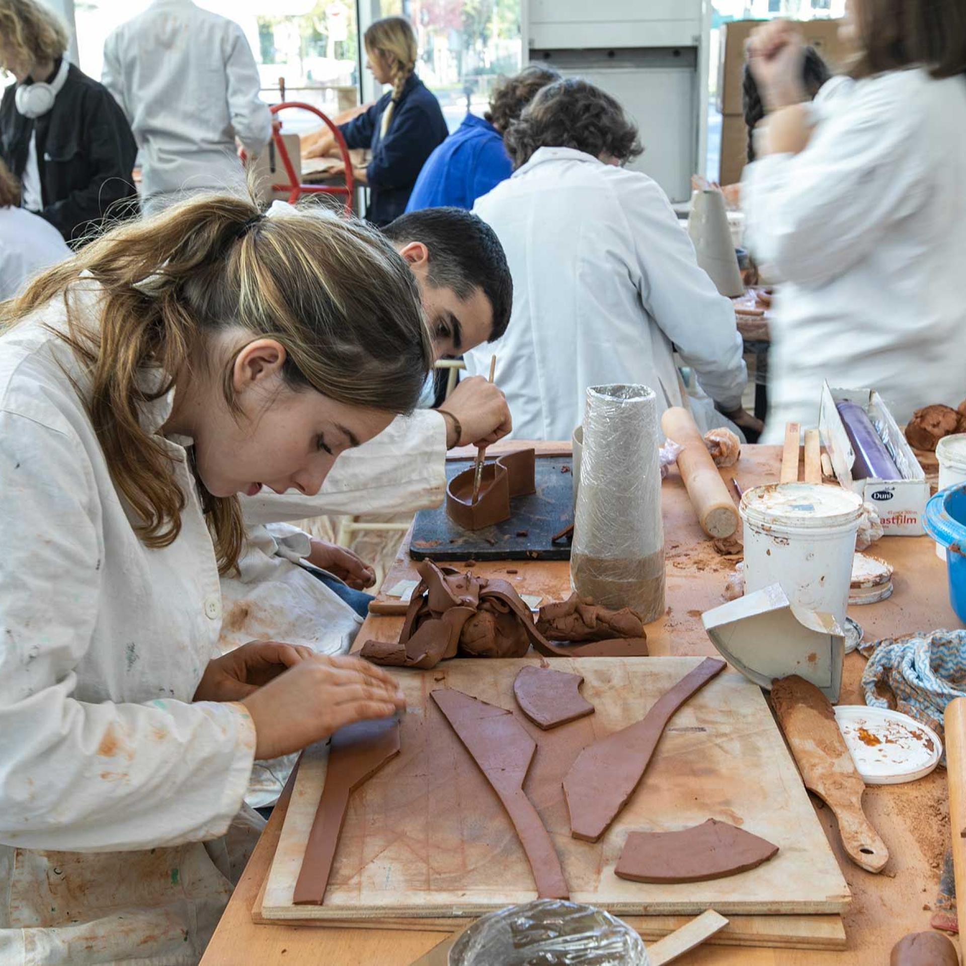 ecole ambiance atelier ceramique