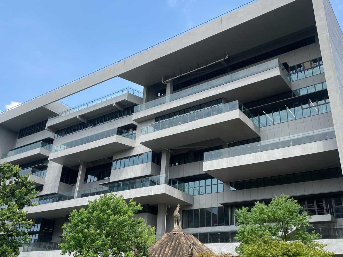 The China Studio is integrated into the Shanghai University campus, within the Shanghai Academy of Fine Arts building.