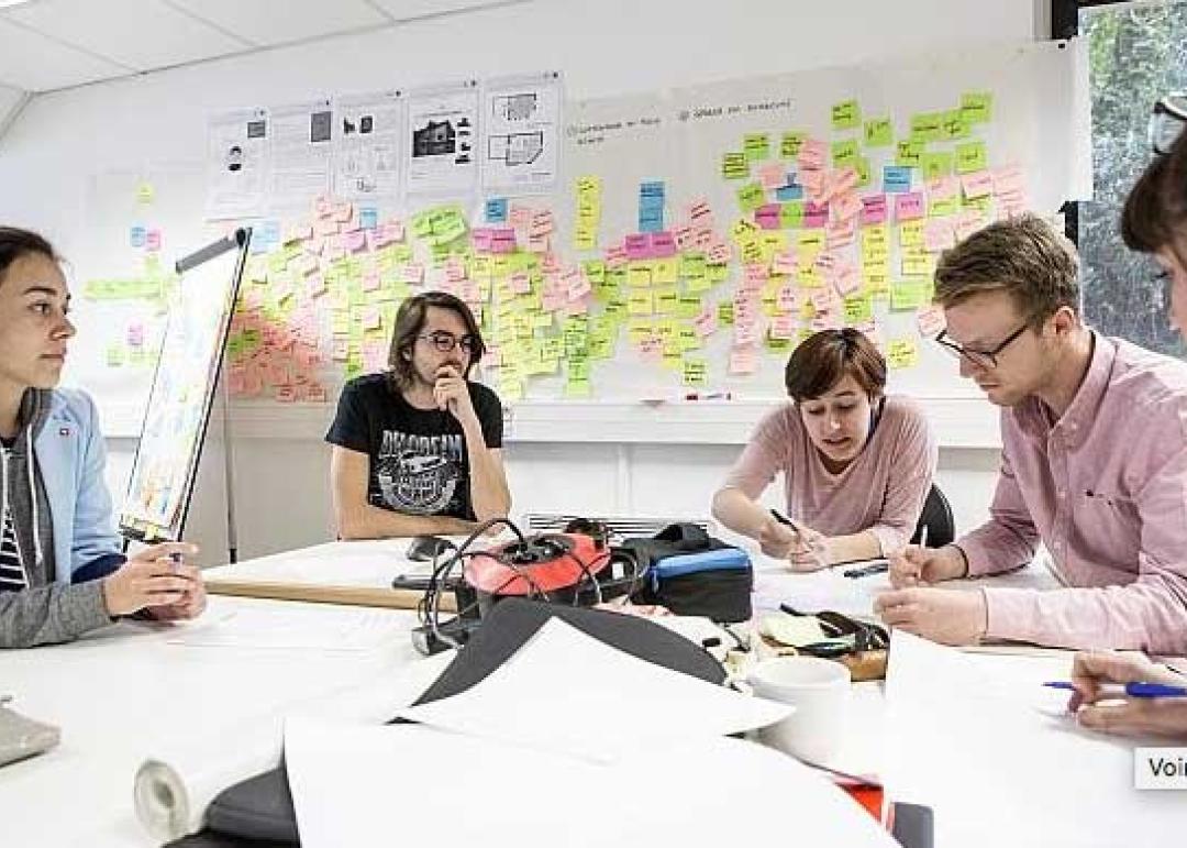 Collaboration entre le partenaire et les étudiants